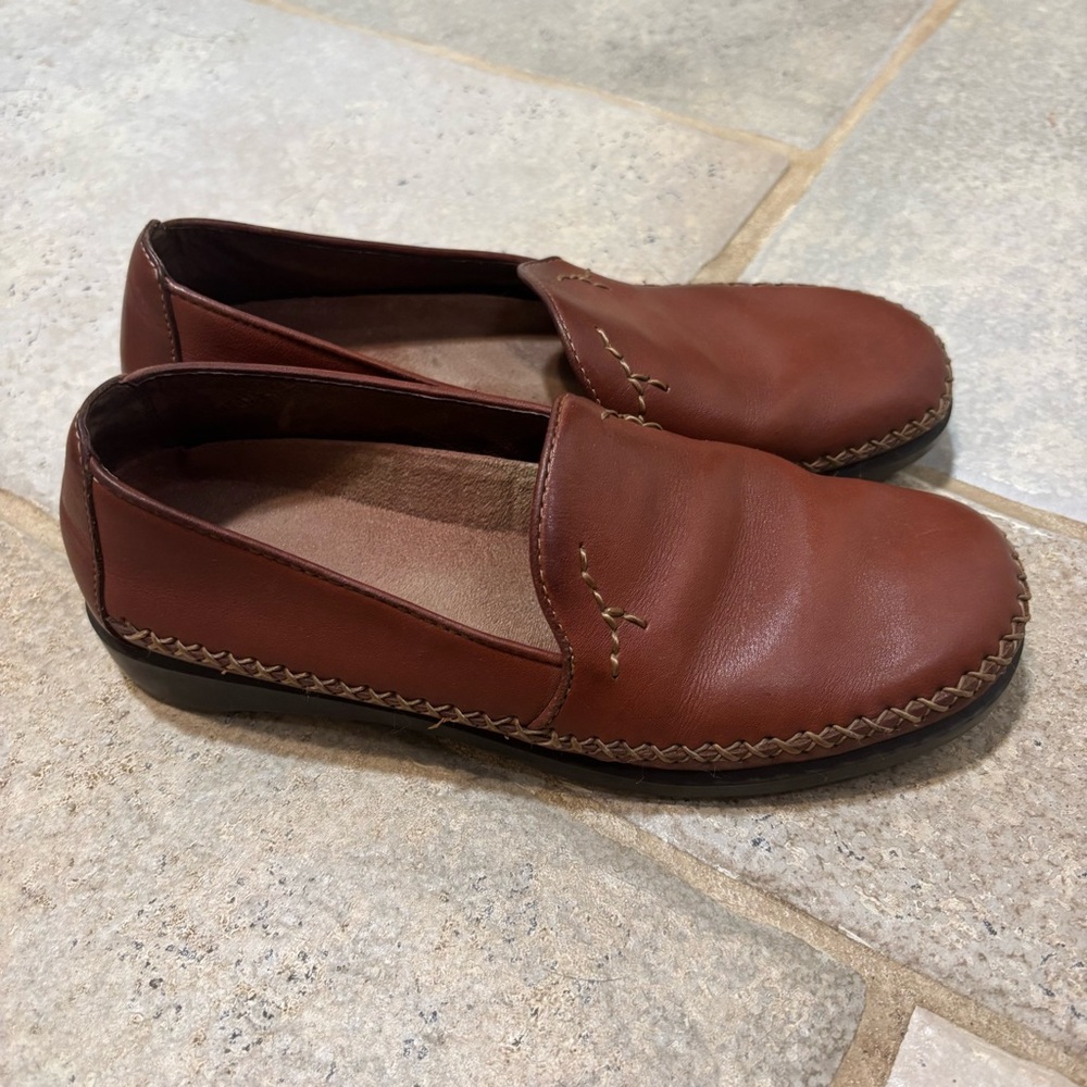 Dexter Brown Leather Loafers with Stitch Detailing Women’s 6